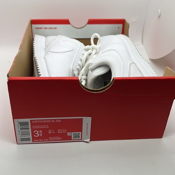 Nike Cortez Basic SL size 3.5 Girls White NWT - Picture 9 of 9